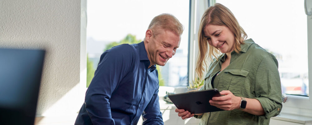 Mitarbeiter der Jordan Steuerberatung im Gespräch